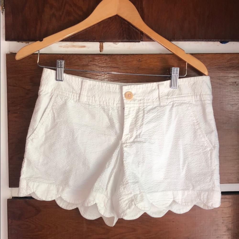 Scalloped textured shorts